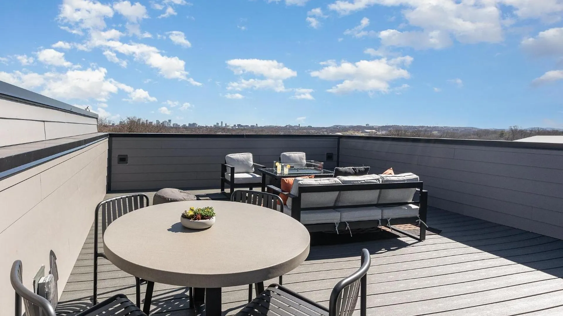 Twin Tempos - Rooftop Decks - Hot Tub - Fire Pit Nashville United States